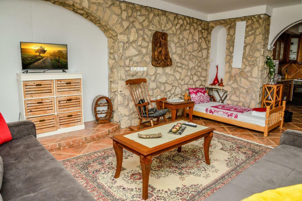 Tomas Apartments Szkopje Kültér fotó